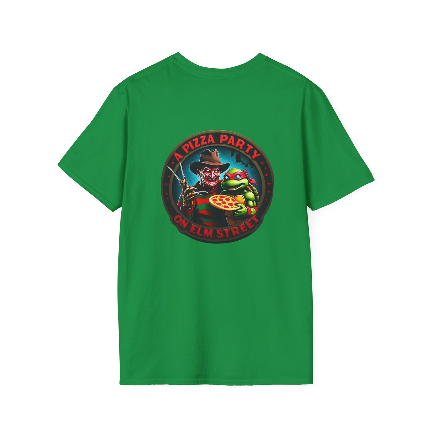 Camiseta unisex de estilo suave Una fiesta de pizza en Elm Street (parte delantera y trasera)