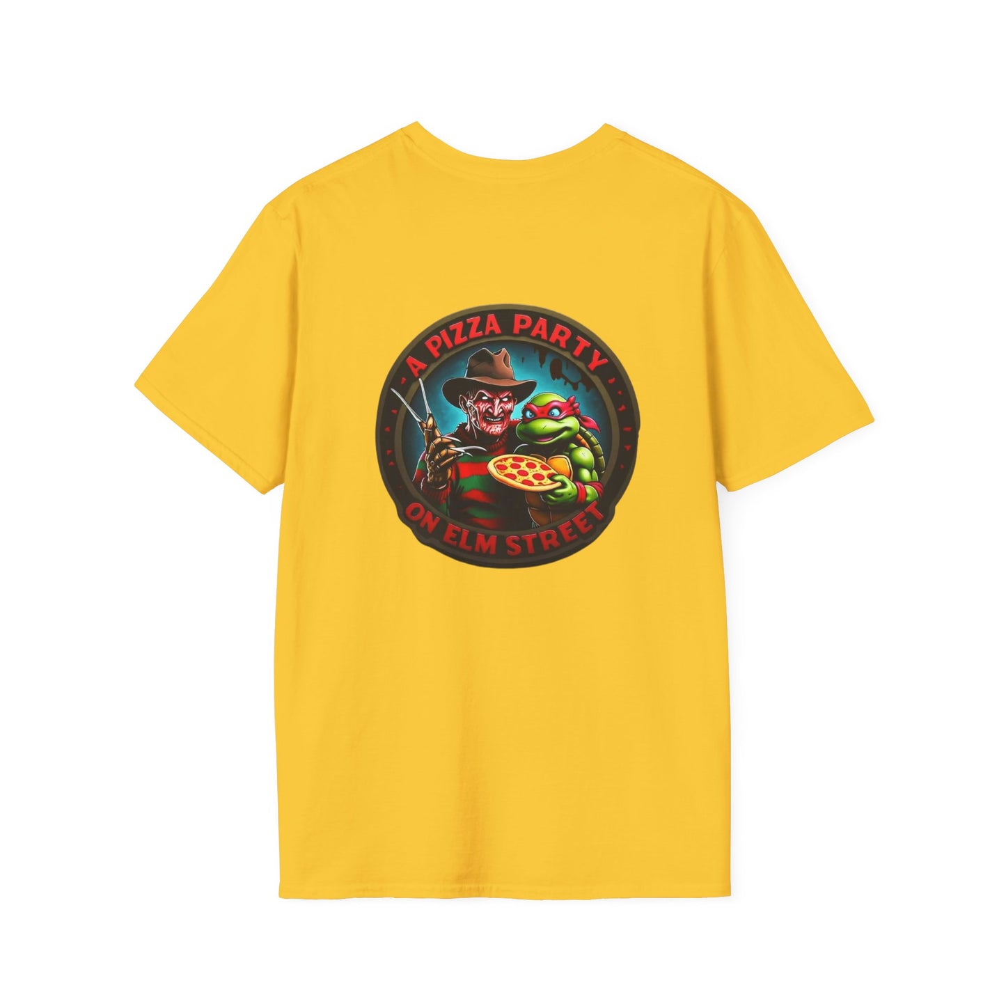 Camiseta unisex de estilo suave Una fiesta de pizza en Elm Street (parte delantera y trasera)