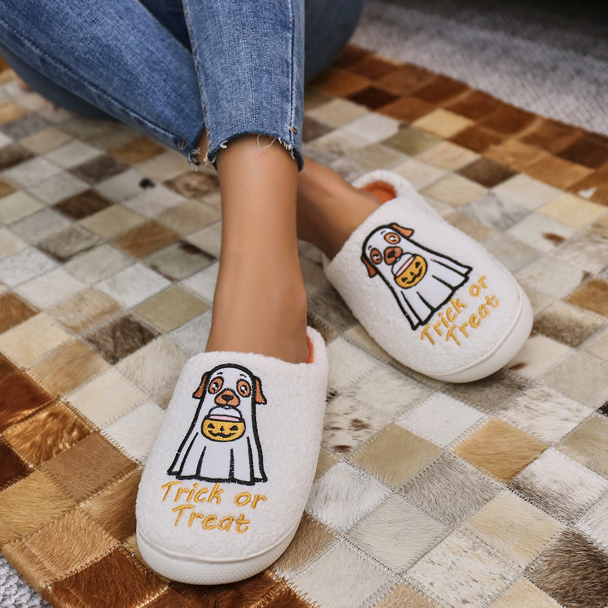 Zapatillas de casa con forma de calabaza y fantasma de dibujos animados de Halloween