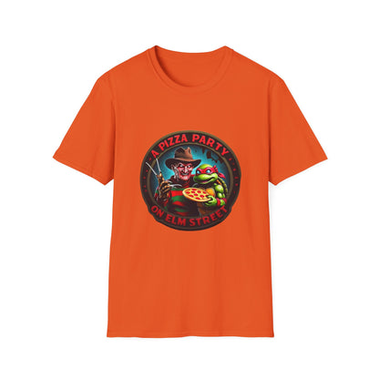 Camiseta unisex de estilo suave Una fiesta de pizza en Elm Street (parte delantera y trasera)