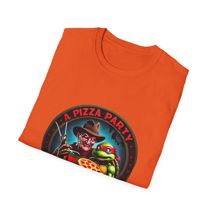 Camiseta unisex de estilo suave Una fiesta de pizza en Elm Street (parte delantera y trasera)